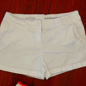 Vineyard Vines White Chino Shorts Size 14